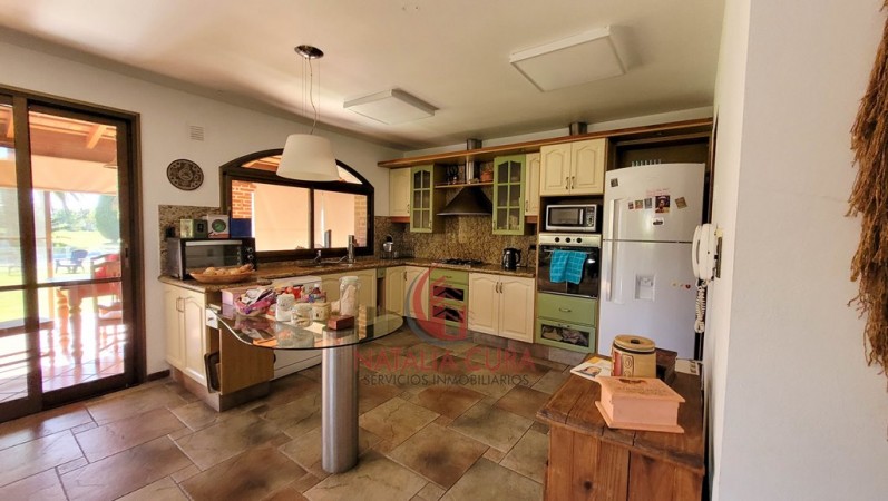 Country Jockey Club Casa en Venta de 4 Dorm. Fondo Golf