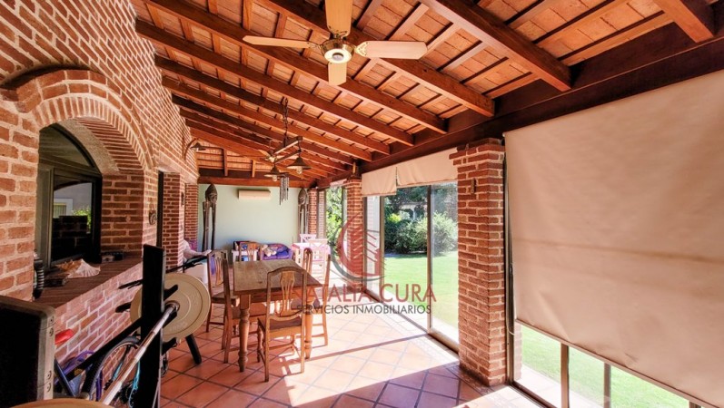 Country Jockey Club Casa en Venta de 4 Dorm. Fondo Golf