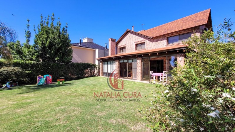 Country Jockey Club Casa en Venta de 4 Dorm. Fondo Golf