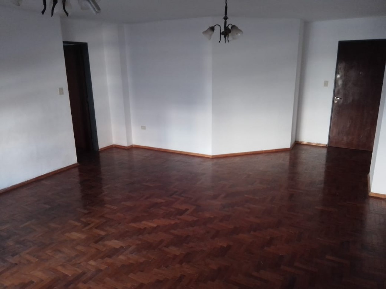 Amplio dpto de 2 dormitorios zona Tribunales I