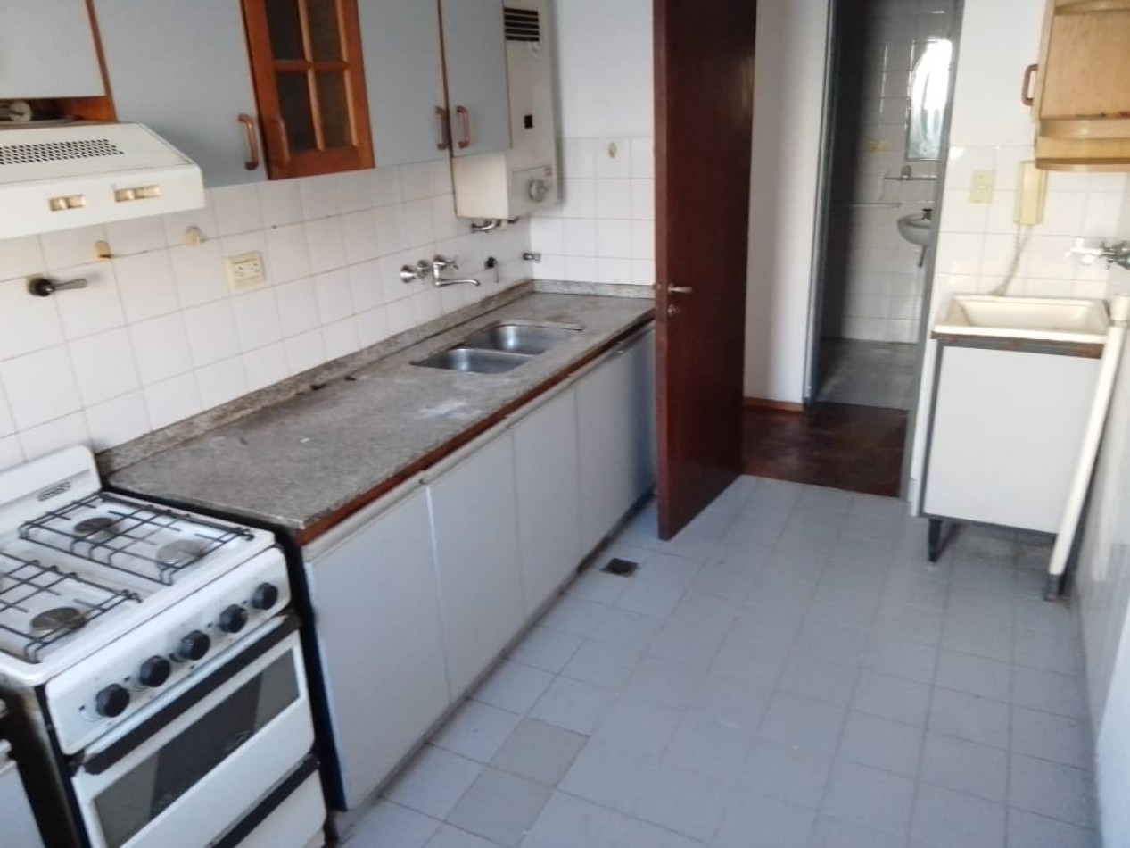 Amplio dpto de 2 dormitorios zona Tribunales I