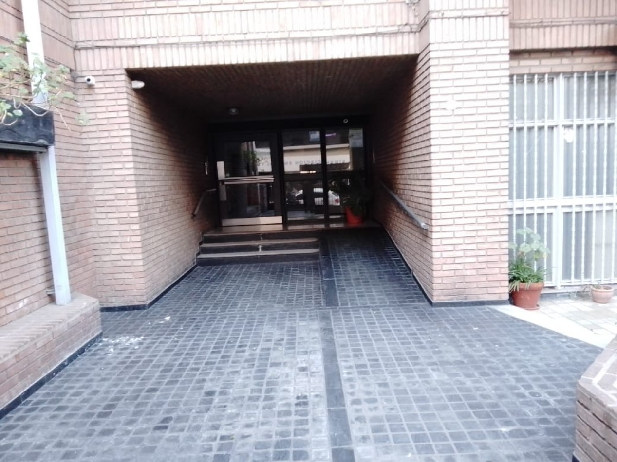Amplio dpto de 2 dormitorios zona Tribunales I
