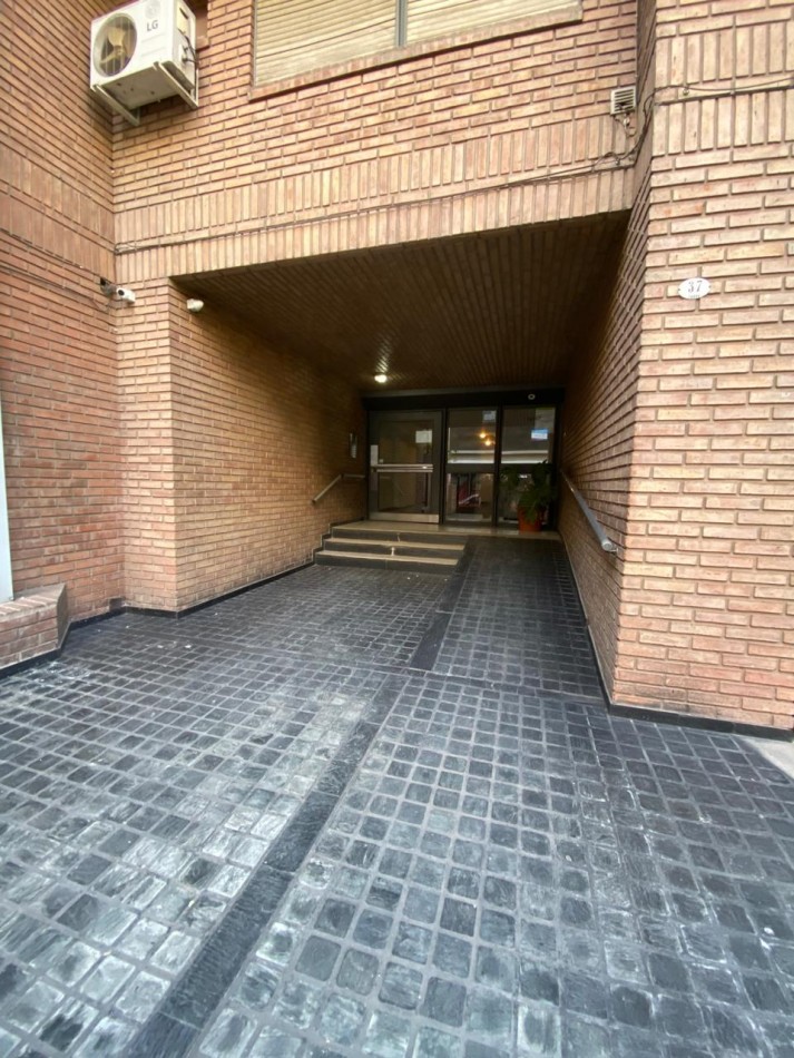 Amplio dpto de 2 dormitorios zona Tribunales I