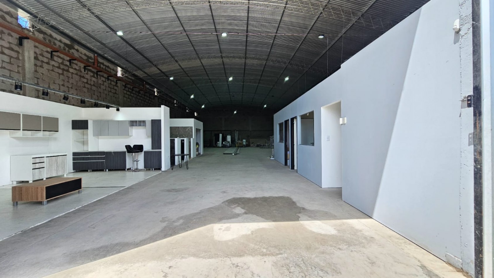GALPON BARRIO SAN PABLO 380 Mts2 con oficinas-EN VENTA-