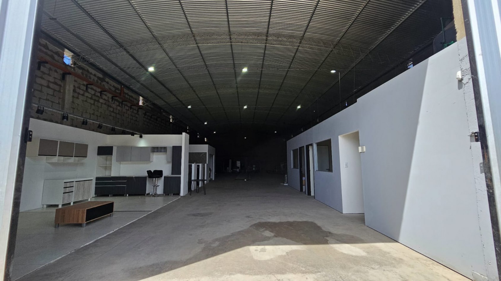 GALPON BARRIO SAN PABLO 380 Mts2 con oficinas-EN VENTA-