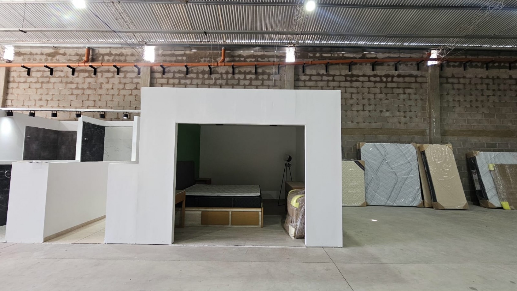 GALPON BARRIO SAN PABLO 380 Mts2 con oficinas-EN VENTA-