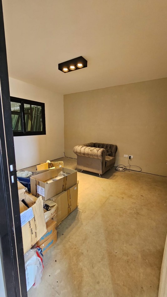 GALPON BARRIO SAN PABLO 380 Mts2 con oficinas-EN VENTA-