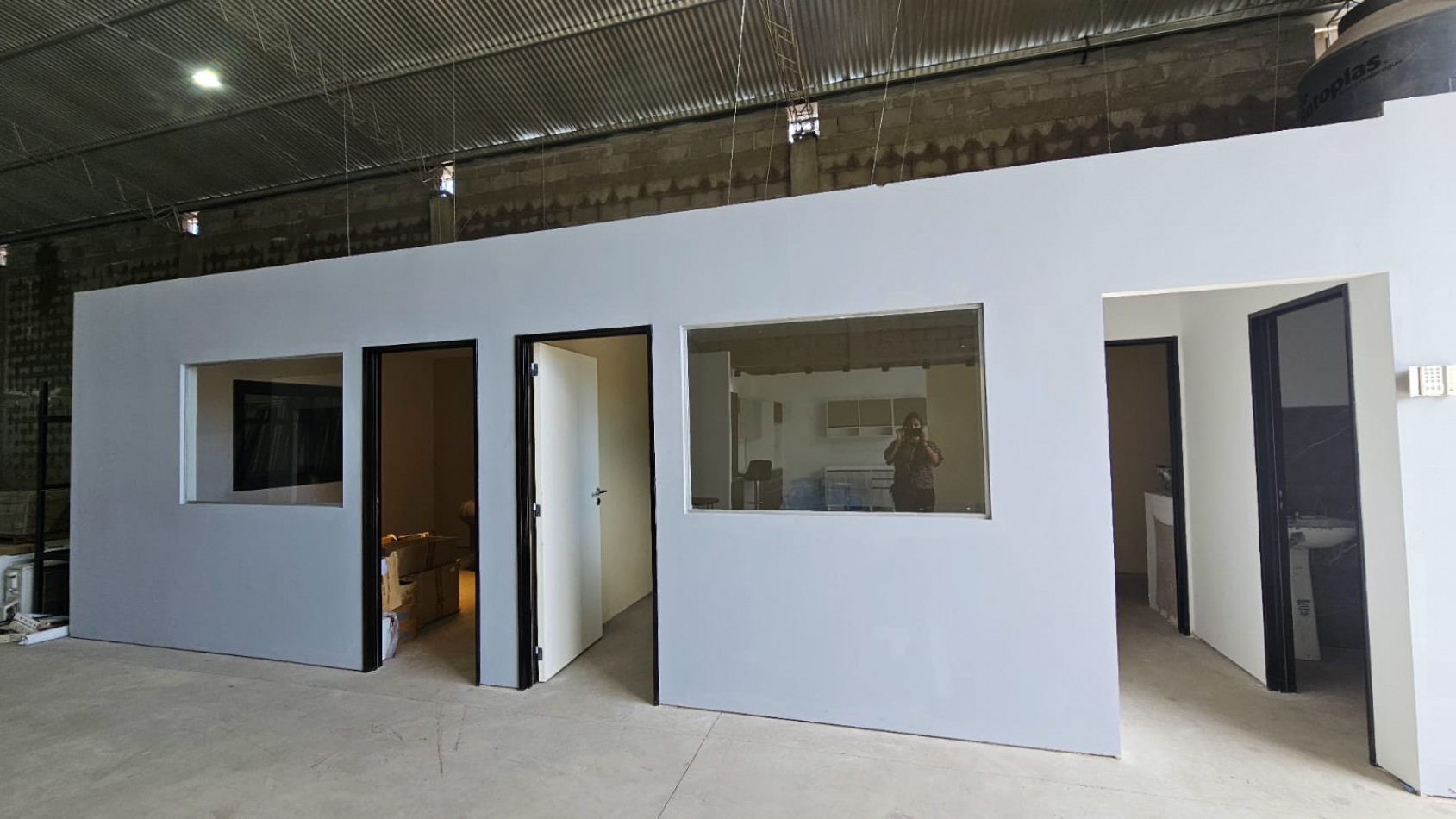 GALPON BARRIO SAN PABLO 380 Mts2 con oficinas-EN VENTA-