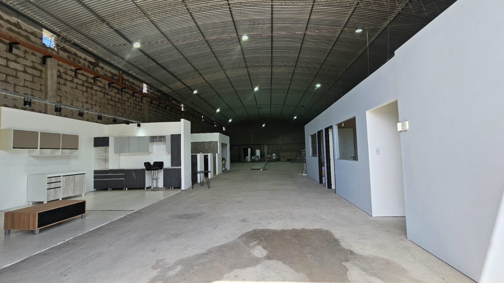 GALPON BARRIO SAN PABLO 380 Mts2 con oficinas-EN VENTA-