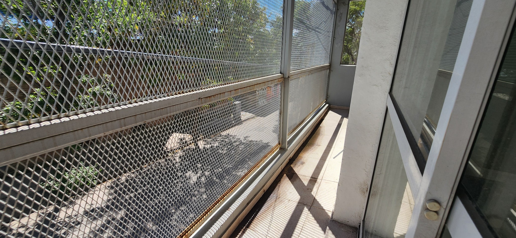 ALQUILO- GUEMES- DEPTO 2 DORMIT CON BALCON Y ASADOR