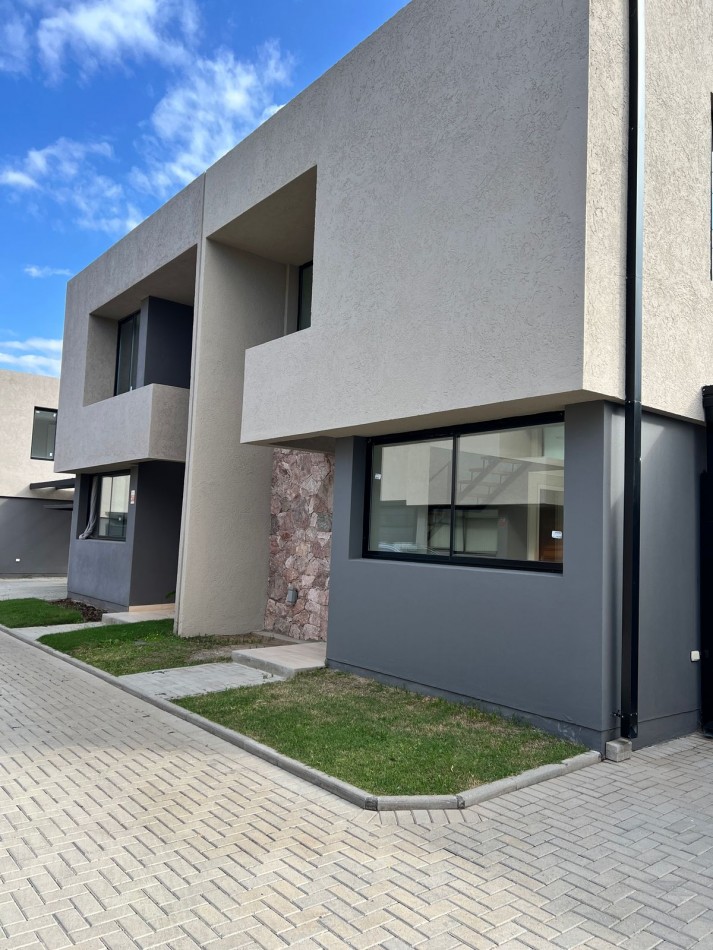 Duplex de categoria Rivera Indarte APTO CREDITO