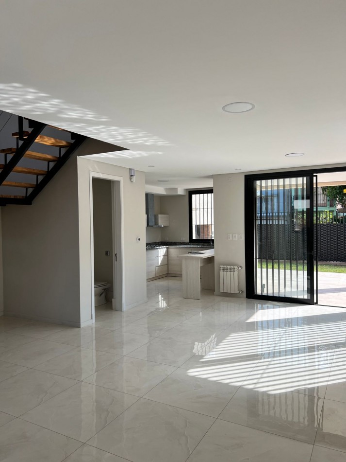 Duplex de categoria Rivera Indarte APTO CREDITO
