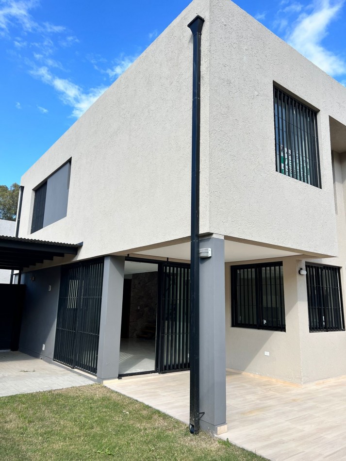 Duplex de categoria Rivera Indarte APTO CREDITO