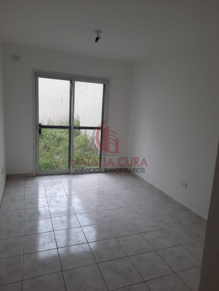 GUEMES DEPARTAMENTO P.B CON PATIO Y COCH.