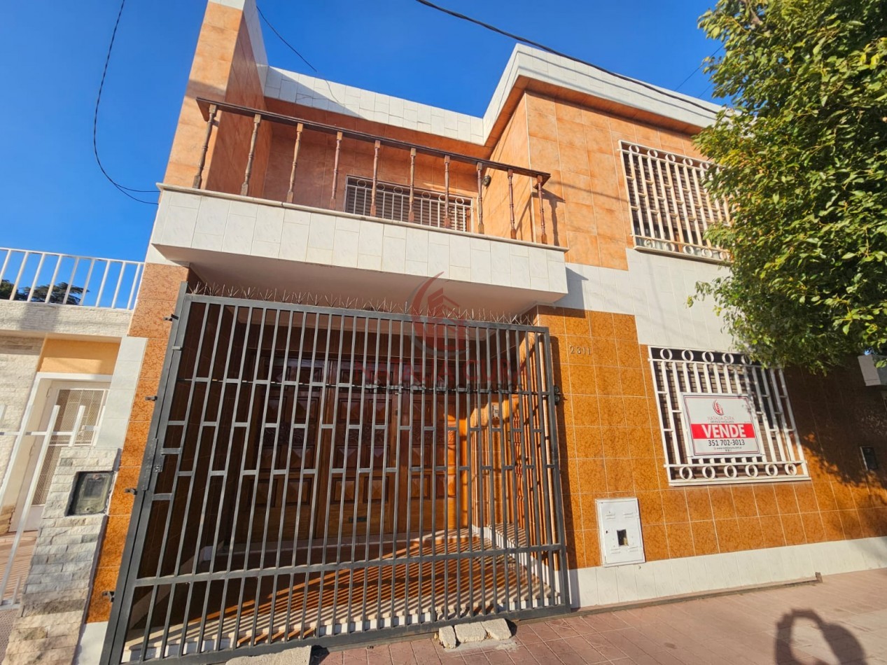 B° SAN MARTIN- HERMOSA CASA DE 3 DORM "APTA BANCOR"