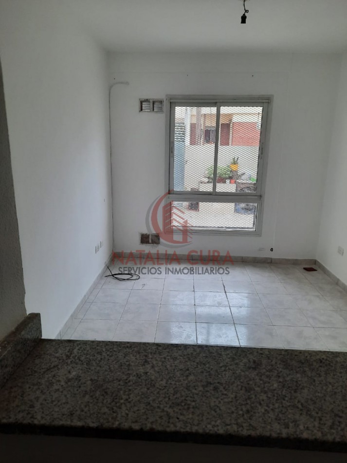 GUEMES DEPARTAMENTO P.B CON PATIO Y COCH.