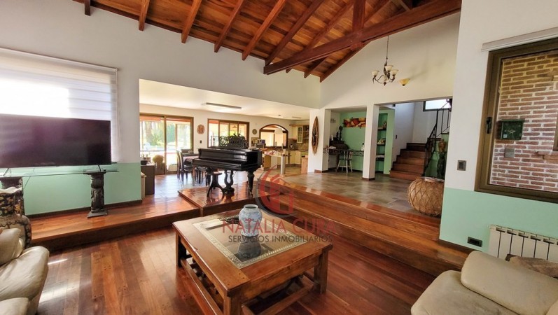 Country Jockey Club Casa en Venta de 4 Dorm. Fondo Golf