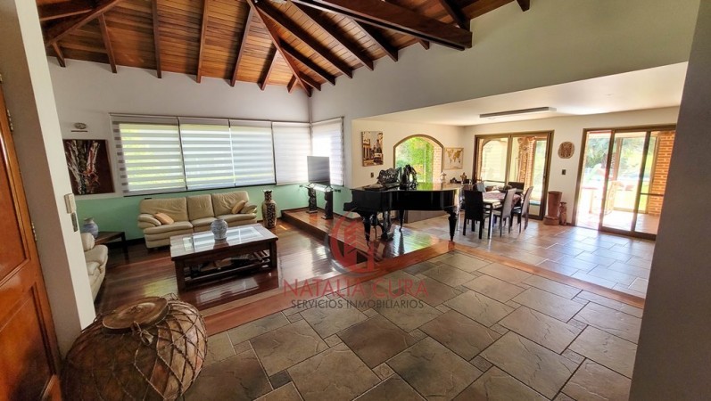 Country Jockey Club Casa en Venta de 4 Dorm. Fondo Golf