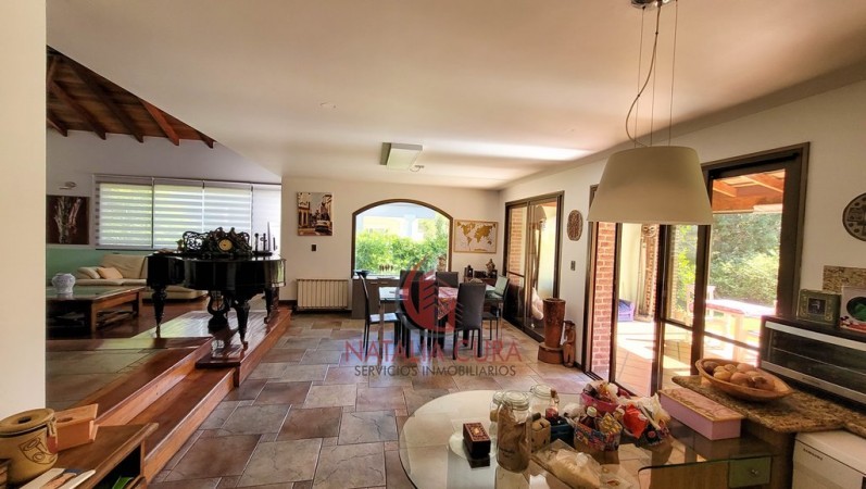 Country Jockey Club Casa en Venta de 4 Dorm. Fondo Golf