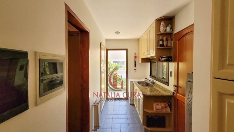Country Jockey Club Casa en Venta de 4 Dorm. Fondo Golf