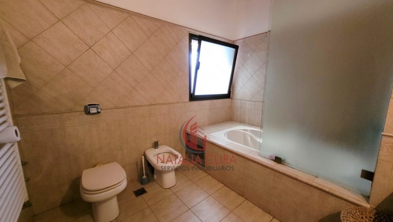 Country Jockey Club Casa en Venta de 4 Dorm. Fondo Golf