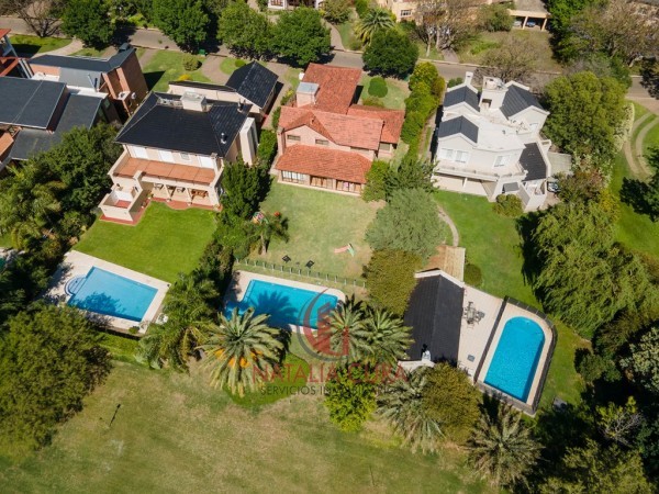 Country Jockey Club Casa en Venta de 4 Dorm. Fondo Golf