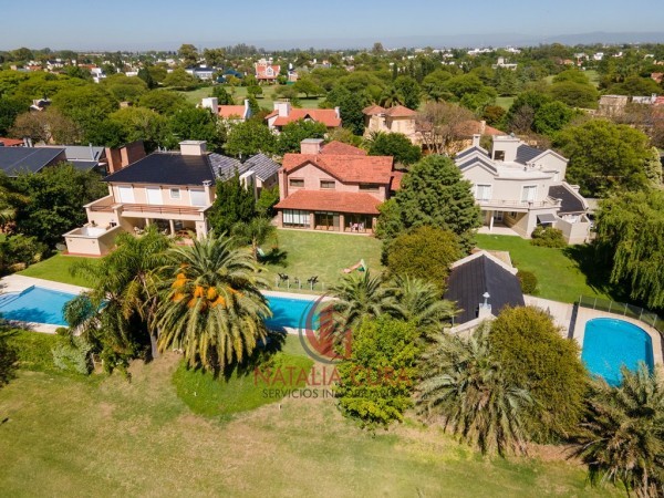 Country Jockey Club Casa en Venta de 4 Dorm. Fondo Golf