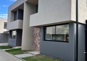 Duplex de categoria Rivera Indarte APTO CREDITO