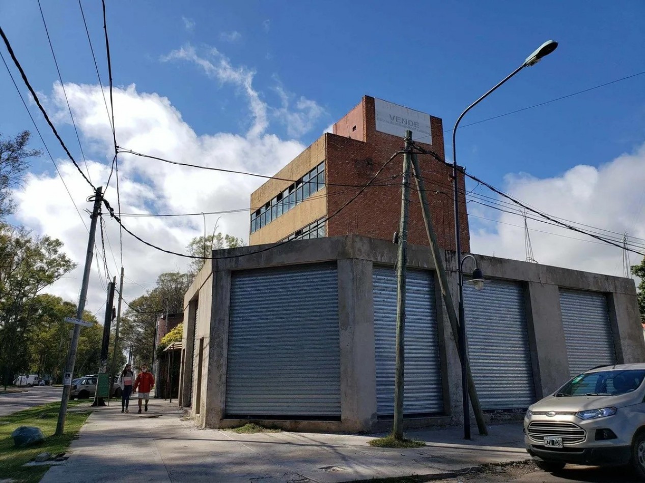 EDIFICIO CORPORATIVO FRENTE A FABRICA FORD