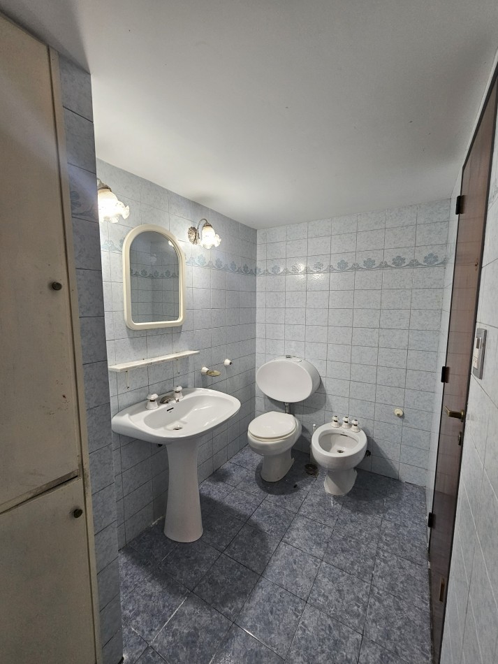 Gran Casa con pileta en un terreno de 1400m2 en pleno corazon de Arguello!!