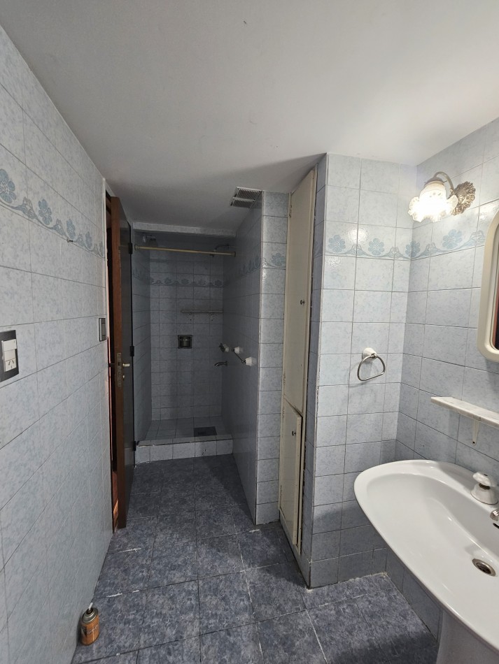 Gran Casa con pileta en un terreno de 1400m2 en pleno corazon de Arguello!!