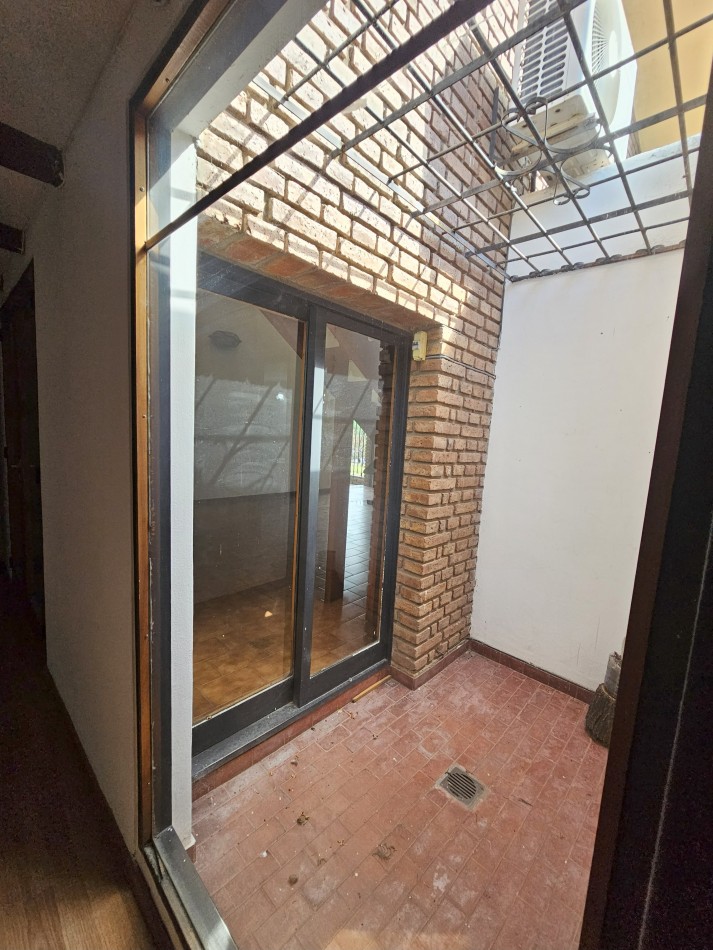 Gran Casa con pileta en un terreno de 1400m2 en pleno corazon de Arguello!!