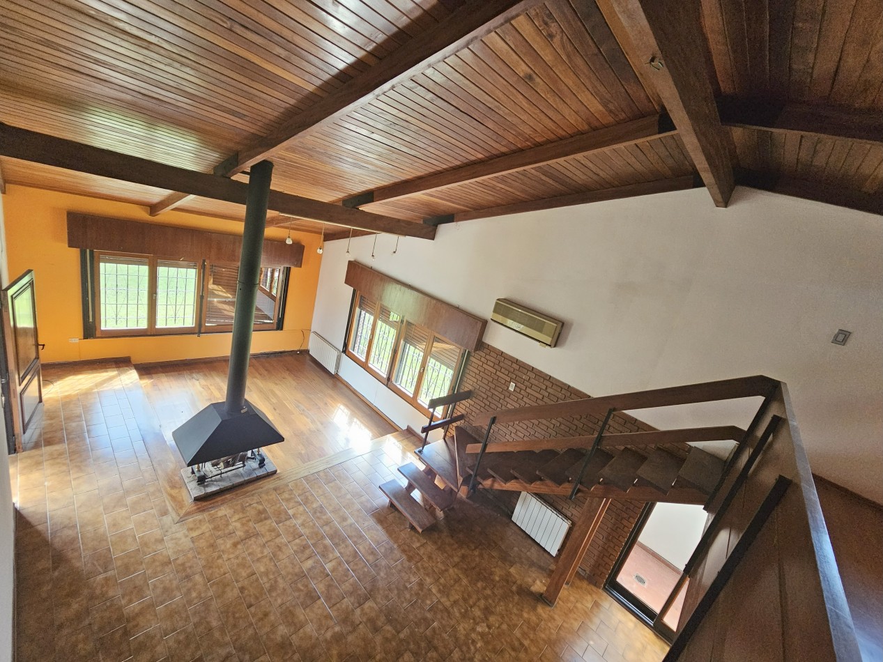 Gran Casa con pileta en un terreno de 1400m2 en pleno corazon de Arguello!!