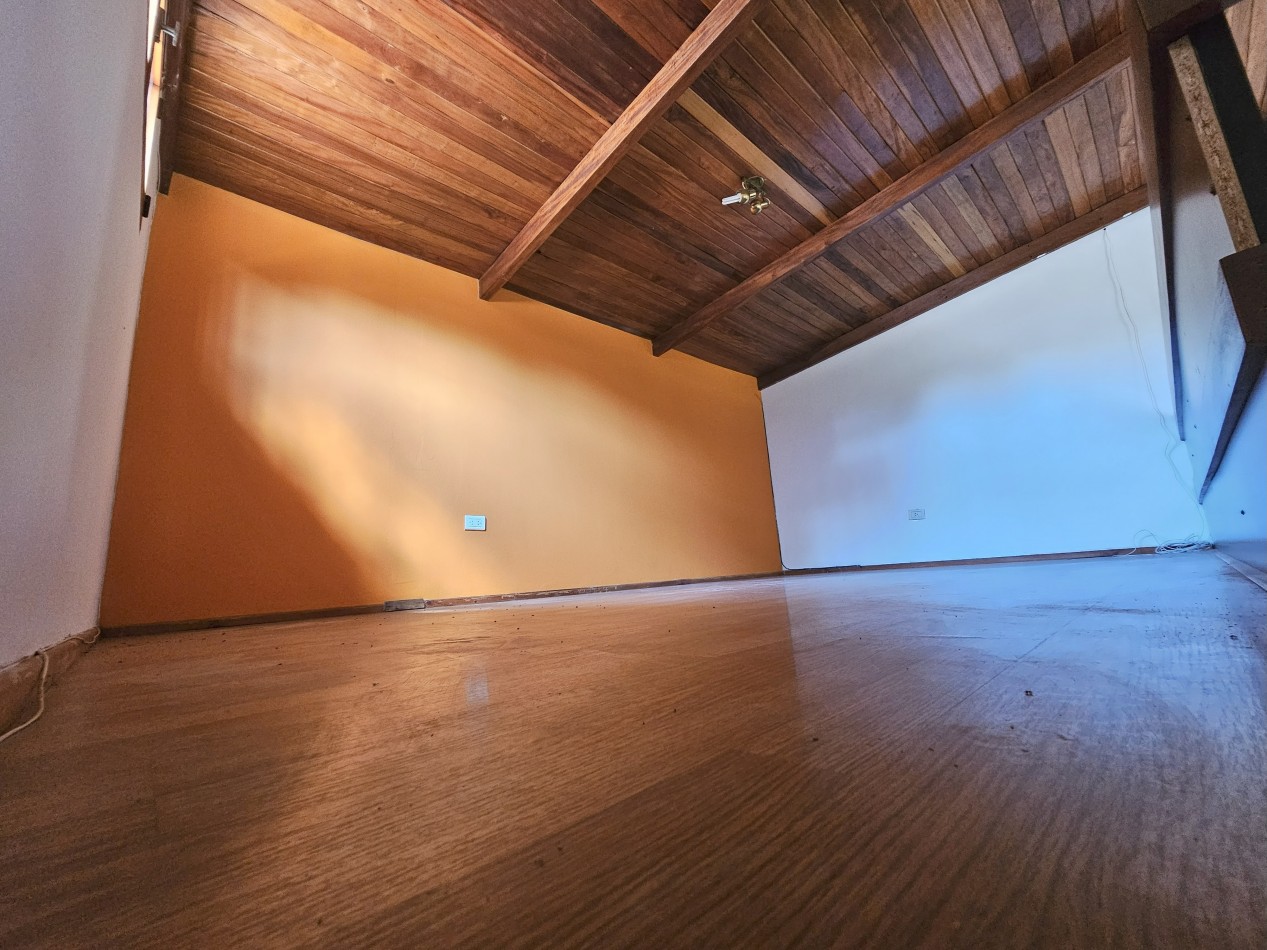 Gran Casa con pileta en un terreno de 1400m2 en pleno corazon de Arguello!!