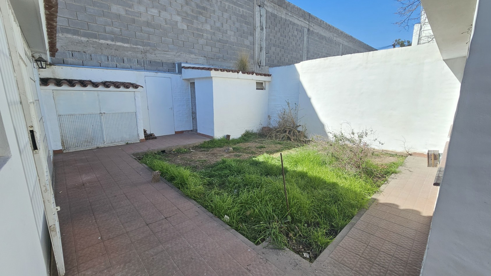 ARGUELLO- Casa de 4 Dorm a mts de Recta Martinolli APTA CREDITO