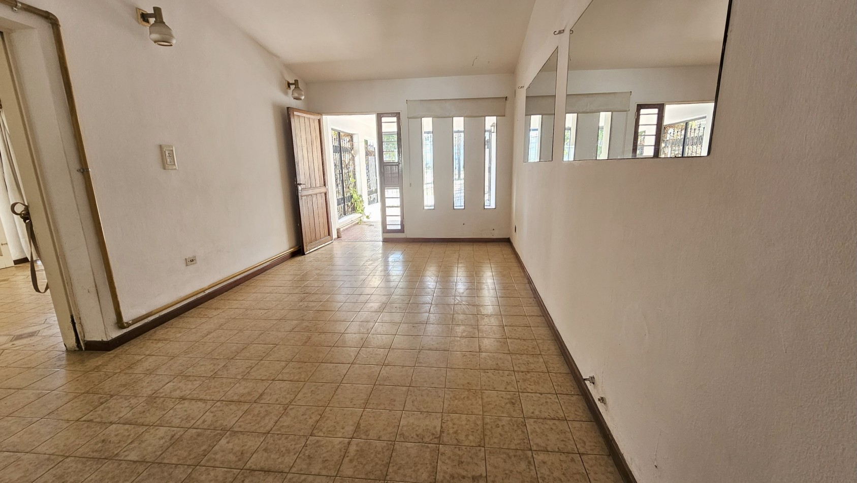 ARGUELLO- Casa de 4 Dorm a mts de Recta Martinolli APTA CREDITO