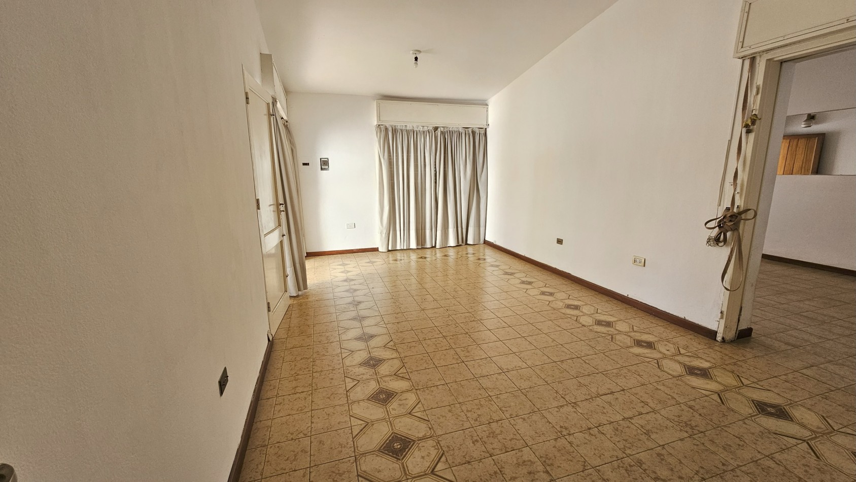 ARGUELLO- Casa de 4 Dorm a mts de Recta Martinolli APTA CREDITO