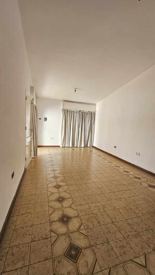 ARGUELLO- Casa de 4 Dorm a mts de Recta Martinolli APTA CREDITO