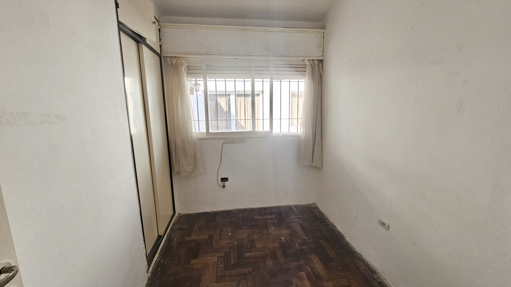 ARGUELLO- Casa de 4 Dorm a mts de Recta Martinolli APTA CREDITO