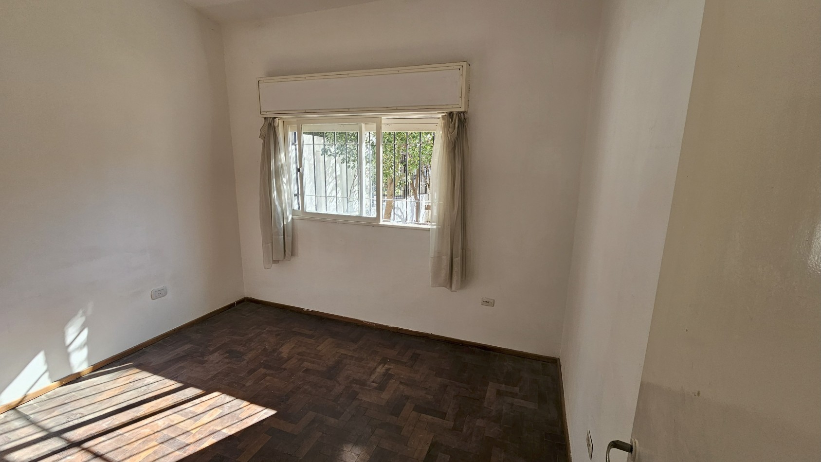 ARGUELLO- Casa de 4 Dorm a mts de Recta Martinolli APTA CREDITO