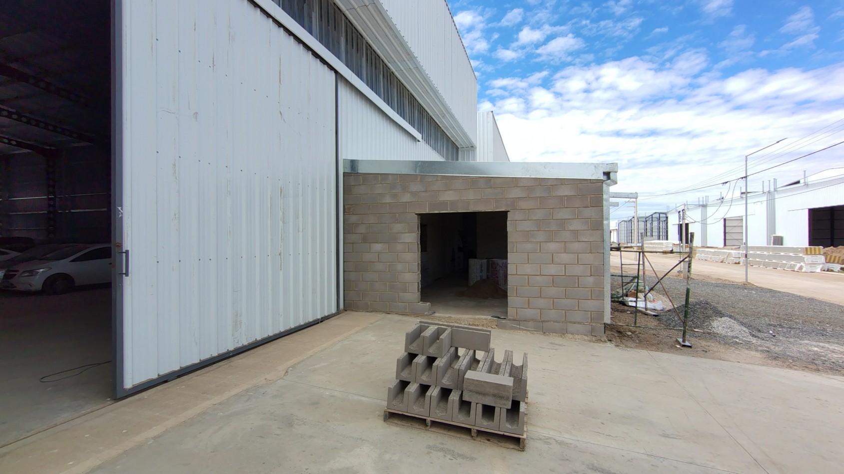 GALPONES 1800M2 POLO 52 CON RENTA