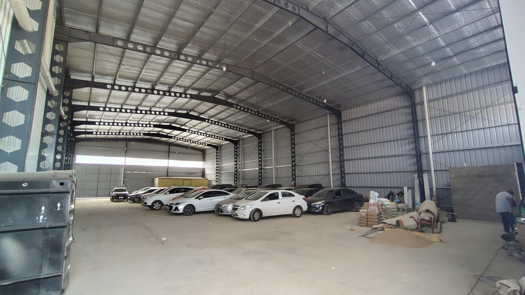 GALPONES 1800M2 POLO 52 CON RENTA