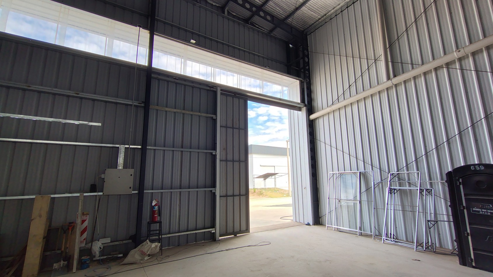 GALPONES 1800M2 POLO 52 CON RENTA