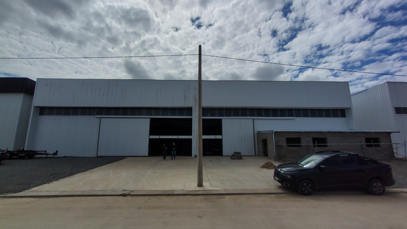 GALPONES 1800M2 POLO 52 CON RENTA