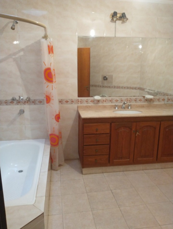 Casa 3 Dorm en Venta en B° La Salle-A Mts de Martinolli