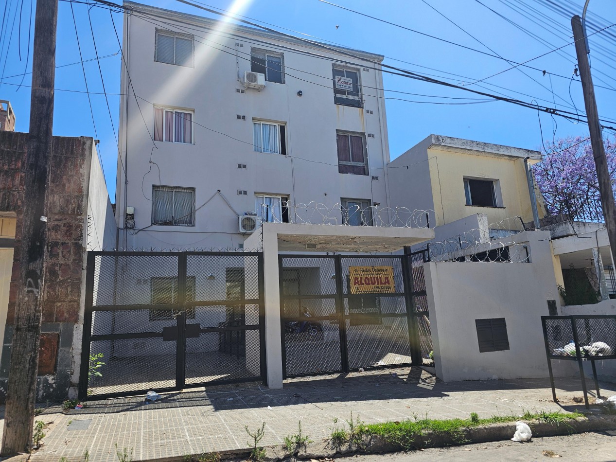 Guemes - Departamento en Planta Baja con Patio y Cochera (Con Renta Vigente)