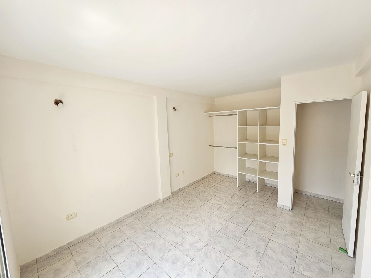 Guemes - Departamento en Planta Baja con Patio y Cochera (Con Renta Vigente)