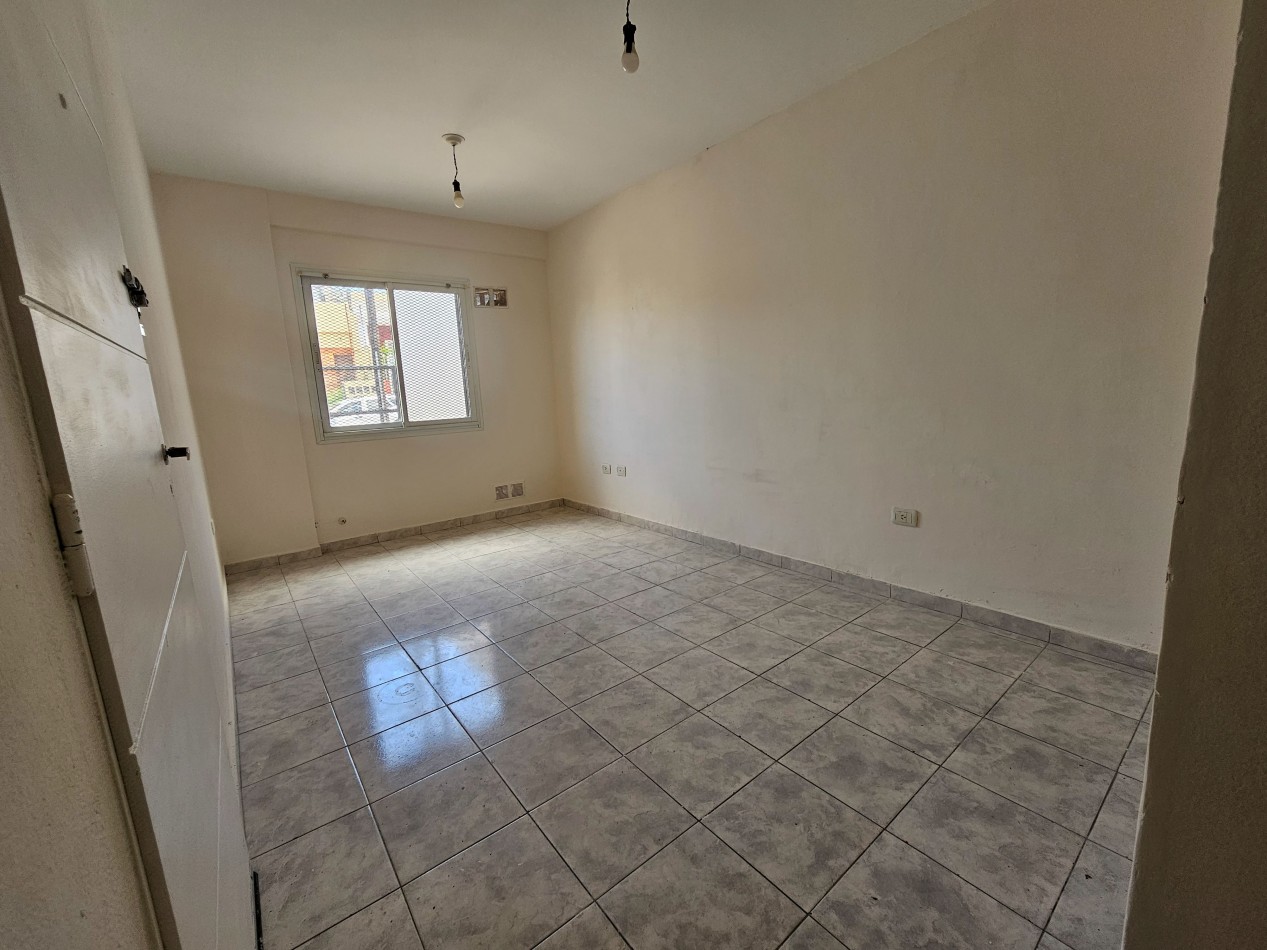 Guemes - Departamento en Planta Baja con Patio y Cochera (Con Renta Vigente)