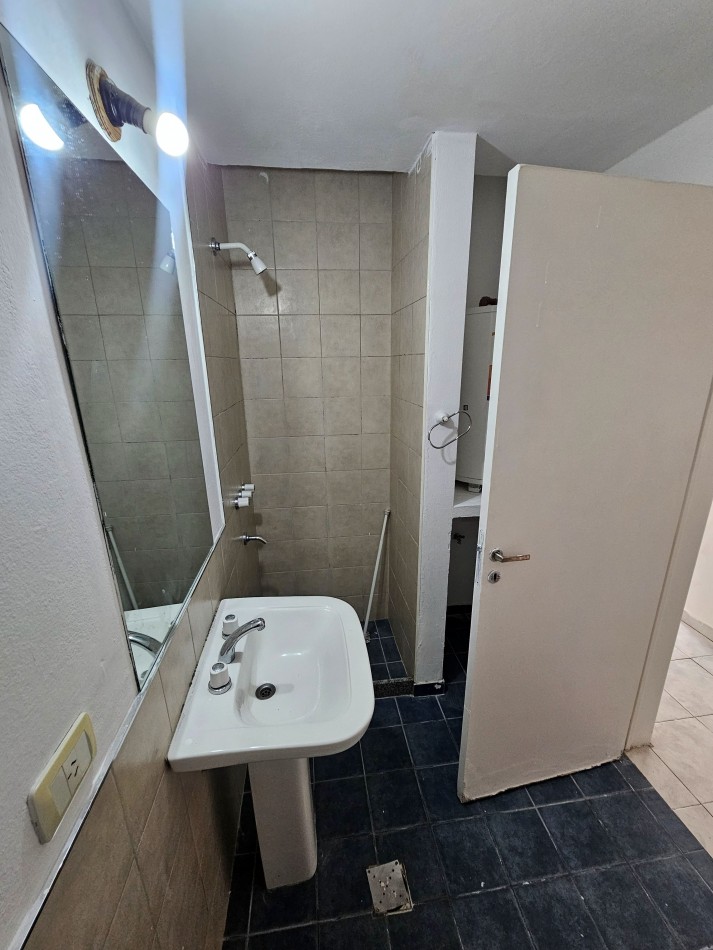 Guemes - Departamento en Planta Baja con Patio y Cochera (Con Renta Vigente)