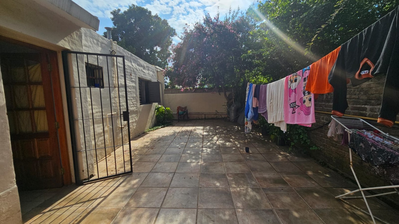 Arguello: Oasis Natural de 1.400 m² con Potencial para 5 Viviendas